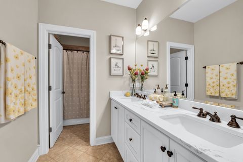 Tiny photo for 749 E Sunnyside Avenue, Libertyville, IL 60048 (MLS # 12558513)