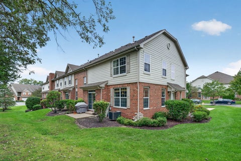 Tiny photo for 10S447 Carrington Circle, Burr Ridge, IL 60527 (MLS # 12736985)