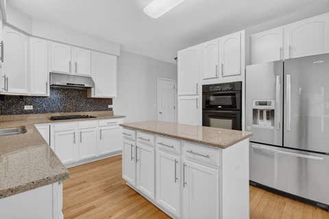 Tiny photo for 10S447 Carrington Circle, Burr Ridge, IL 60527 (MLS # 12736985)
