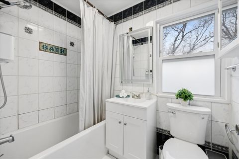 Tiny photo for 289 Oxford Road, Des Plaines, IL 60016 (MLS # 12625650)