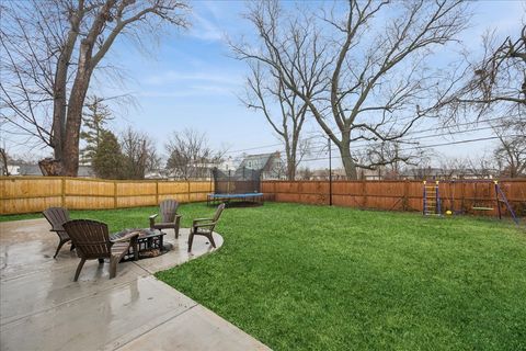 Tiny photo for 289 Oxford Road, Des Plaines, IL 60016 (MLS # 12625650)
