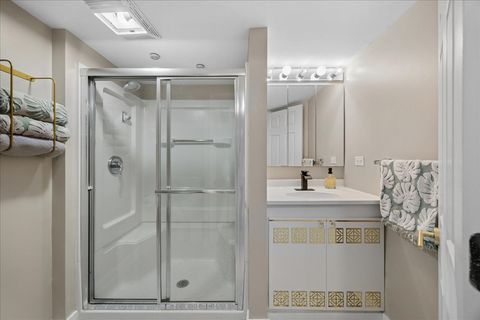 Tiny photo for 289 Oxford Road, Des Plaines, IL 60016 (MLS # 12625650)