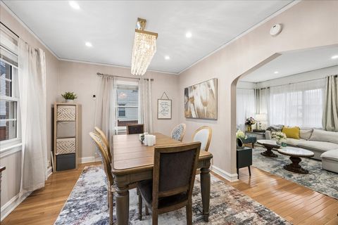 Tiny photo for 289 Oxford Road, Des Plaines, IL 60016 (MLS # 12625650)