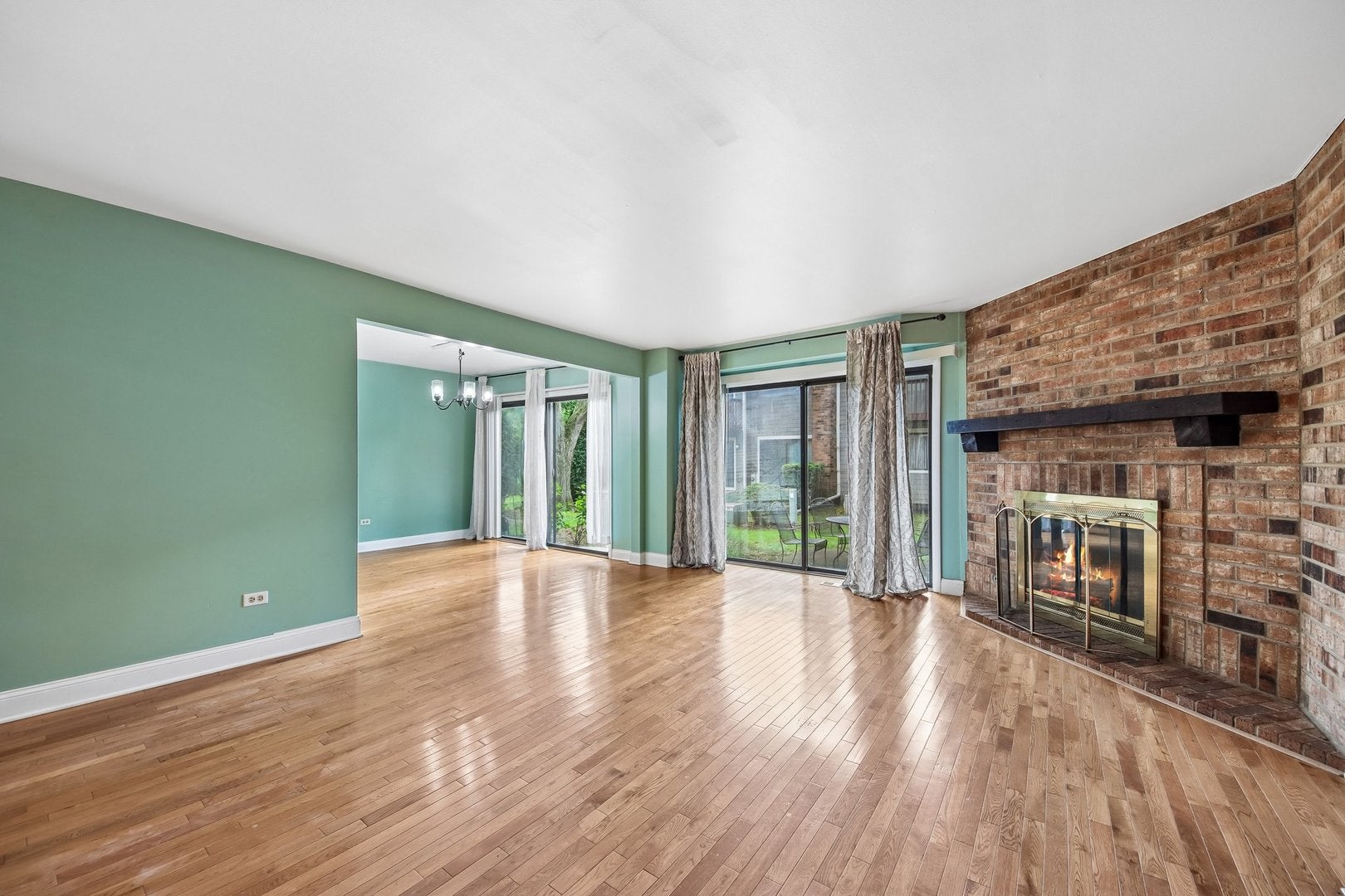 105 W Dover Drive