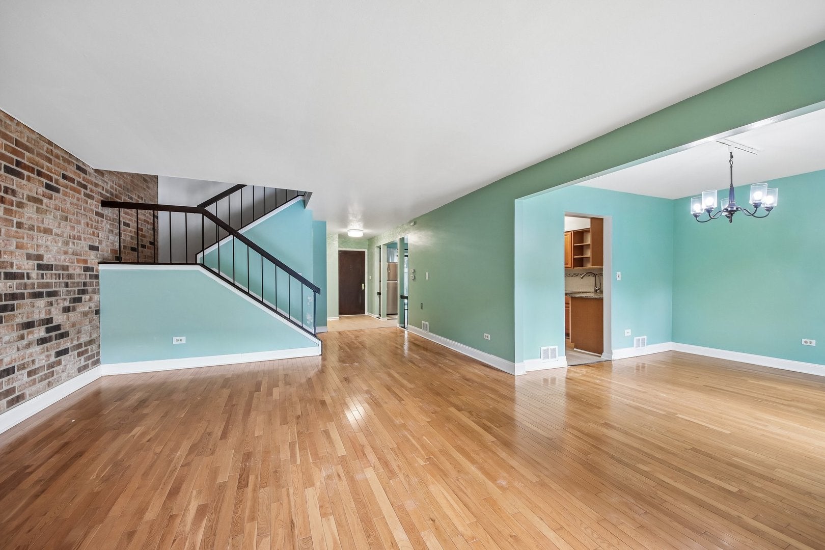 105 W Dover Drive