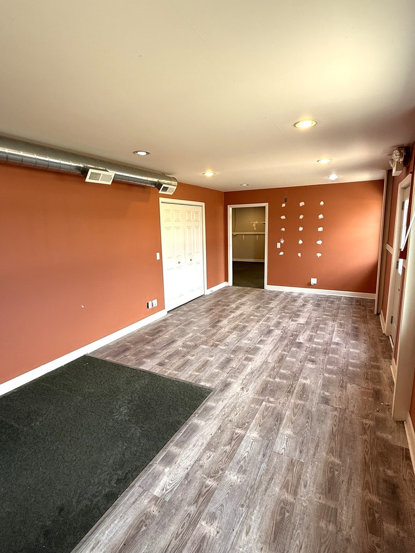 11215 Commercial Street