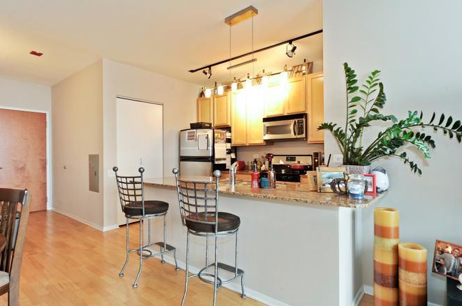 210 S Des Plaines Street 2104