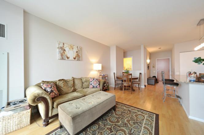 210 S Des Plaines Street 2104