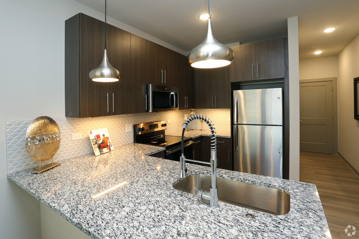 700 E Algonquin Road 2104