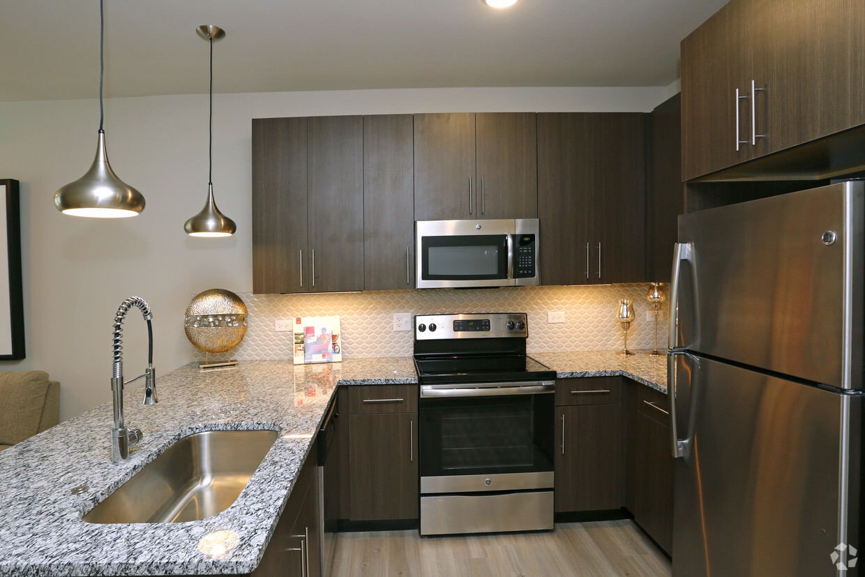 700 E Algonquin Road 2104