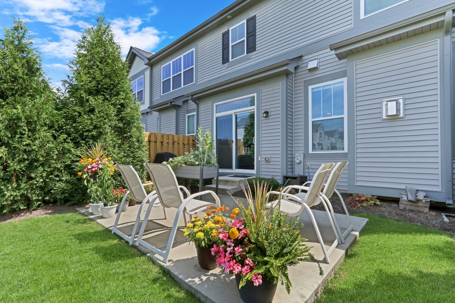 3227 N Heritage Lane