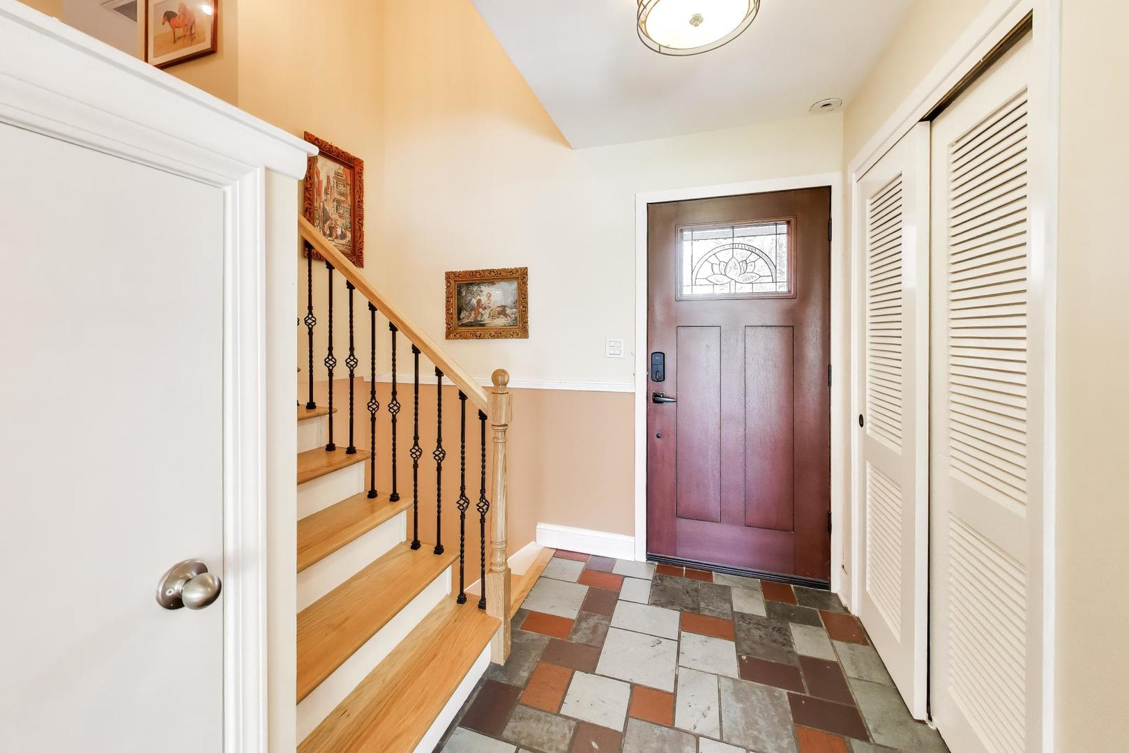 2725 Roslyn Lane