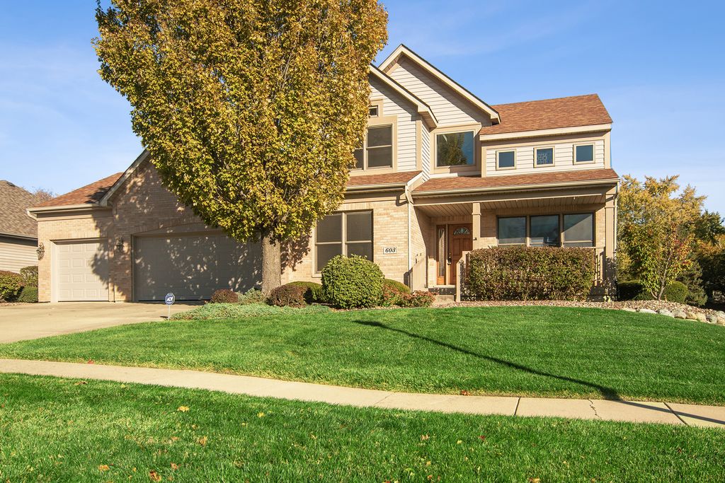 Photo for 603 Ridgewood Drive, Antioch, IL 60002 (MLS # 12500548)