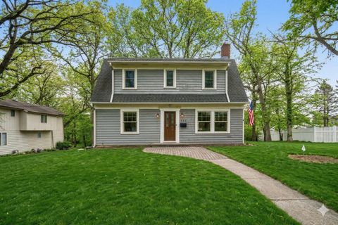 Photo of 520 S Midland Avenue, Joliet, IL 60436 (MLS # 12597892)