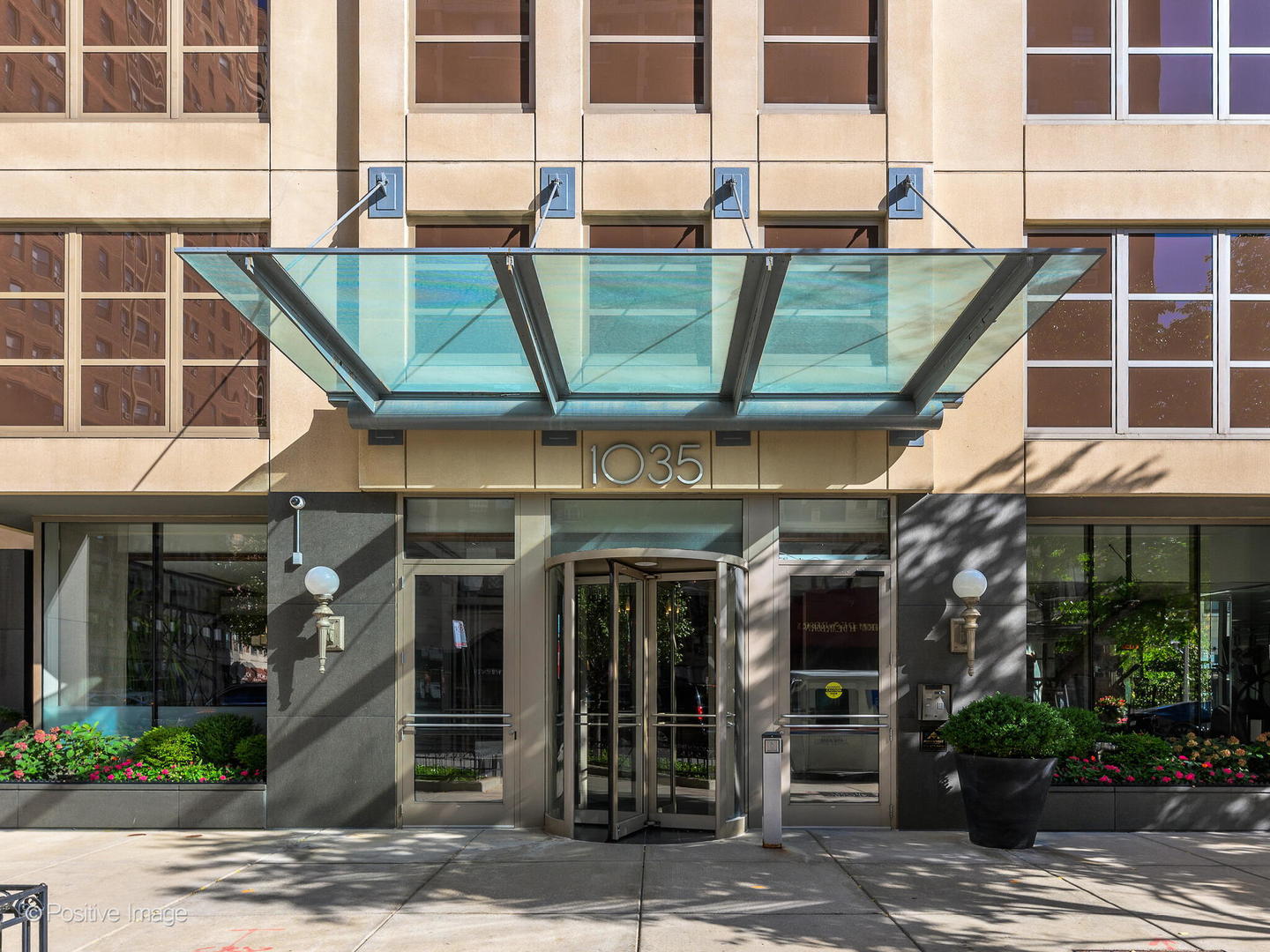 1035 N DEARBORN Street 19