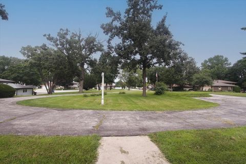 Tiny photo for 701 W Stearns Road, Bartlett, IL 60103 (MLS # 12437061)