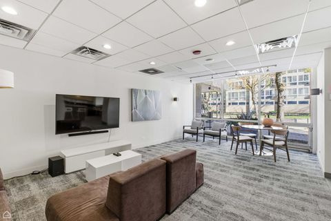Tiny photo for 2930 N SHERIDAN Road #302, Chicago, IL 60657 (MLS # 12516815)