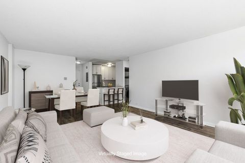 Tiny photo for 2930 N SHERIDAN Road #302, Chicago, IL 60657 (MLS # 12516815)