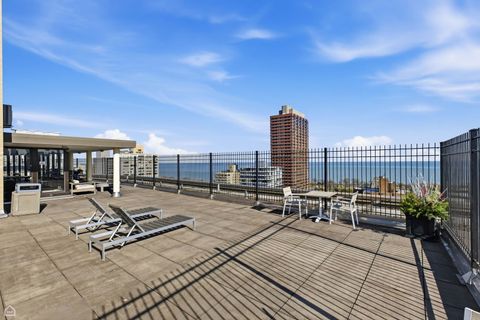 Tiny photo for 2930 N SHERIDAN Road #302, Chicago, IL 60657 (MLS # 12516815)