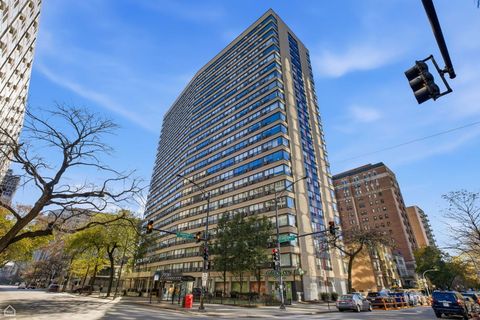 2930 N SHERIDAN Road 302 Chicago IL 60657