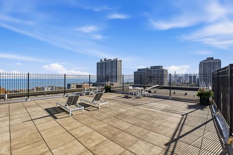 Tiny photo for 2930 N SHERIDAN Road #302, Chicago, IL 60657 (MLS # 12516815)