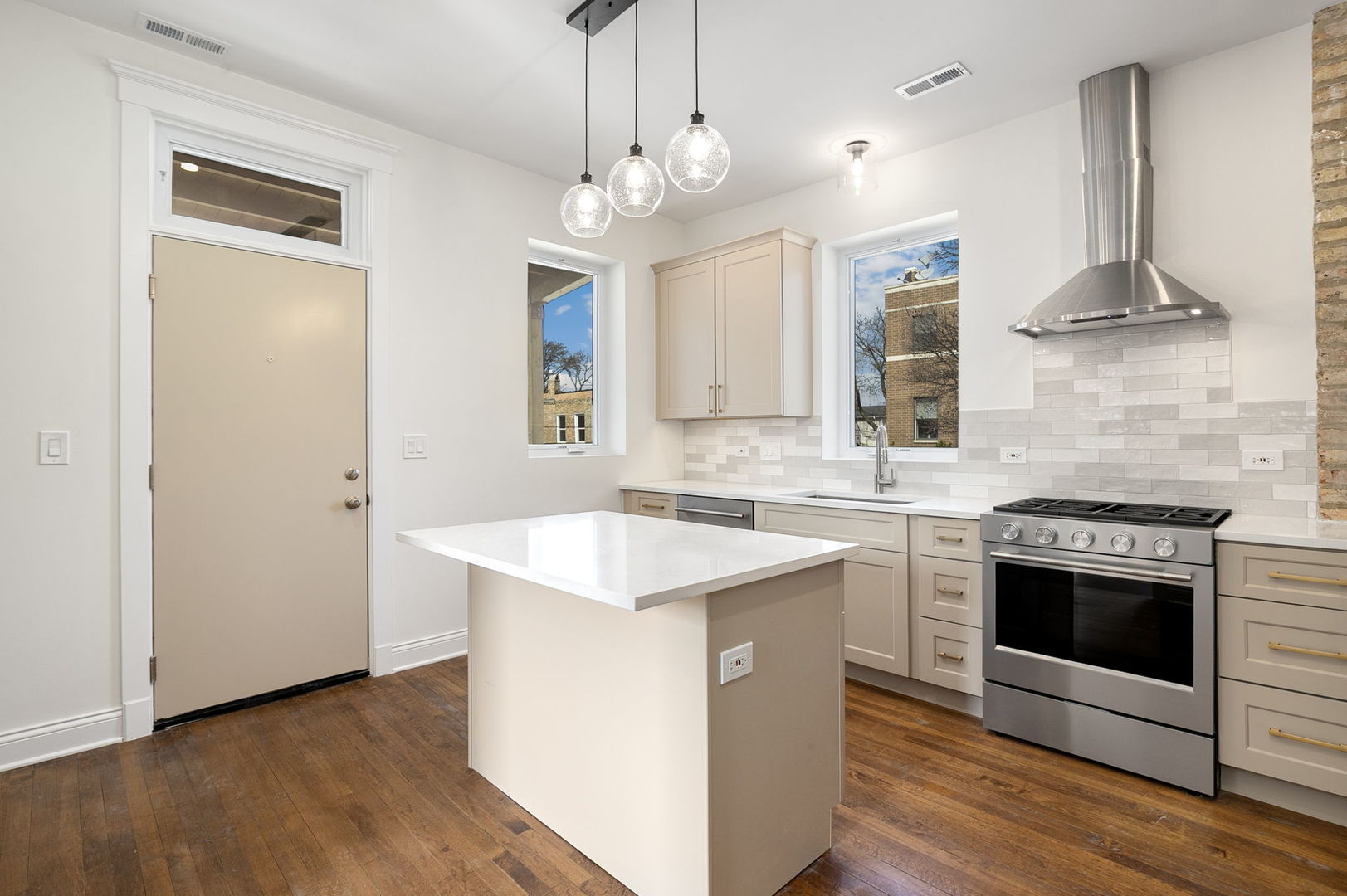 3354 N Whipple Street 2R