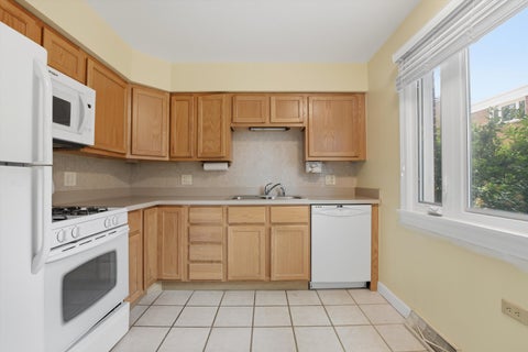 Tiny photo for 1155 Peterson Avenue #B, Park Ridge, IL 60068 (MLS # 12667747)