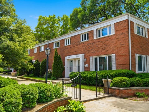Photo of 1155 Peterson Avenue #B, Park Ridge, IL 60068 (MLS # 12667747)
