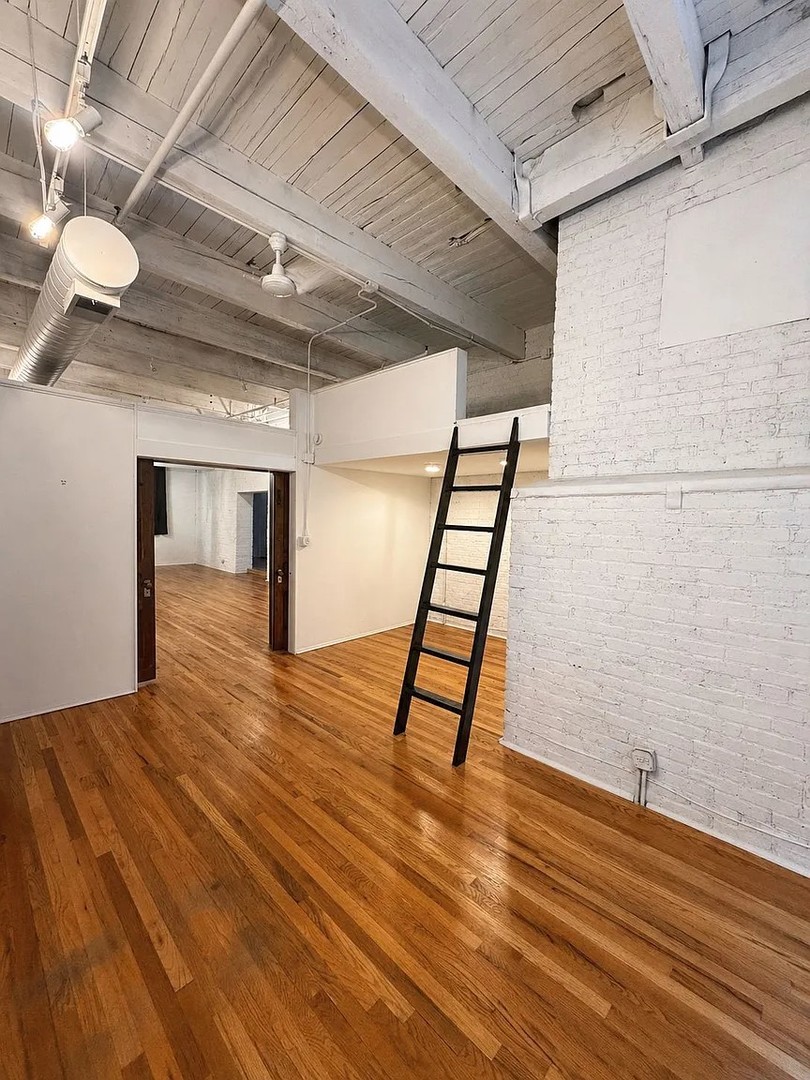312 N May Street 4H