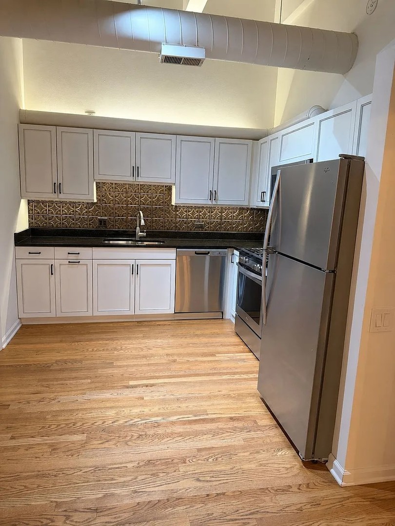 312 N May Street 4H