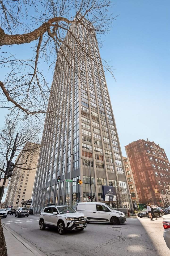 655 W Irving Park Road 2805