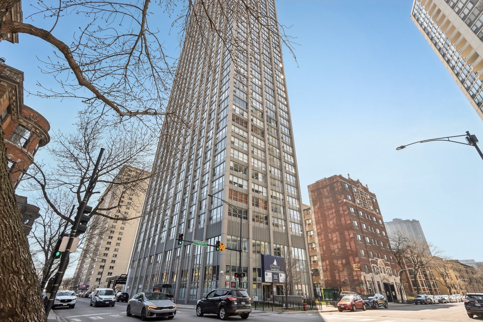 655 W Irving Park Road 2805