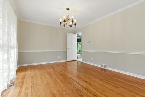 Tiny photo for 8 Royal Court, Lincolnshire, IL 60069 (MLS # 12422544)