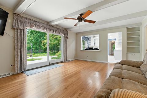 Tiny photo for 8 Royal Court, Lincolnshire, IL 60069 (MLS # 12422544)