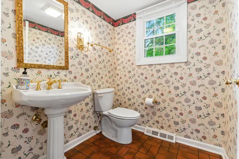 Tiny photo for 8 Royal Court, Lincolnshire, IL 60069 (MLS # 12422544)