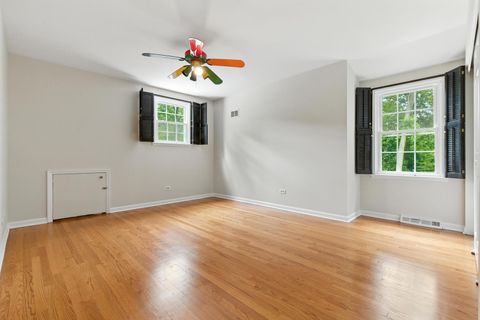 Tiny photo for 8 Royal Court, Lincolnshire, IL 60069 (MLS # 12422544)