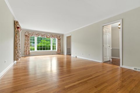 Tiny photo for 8 Royal Court, Lincolnshire, IL 60069 (MLS # 12422544)