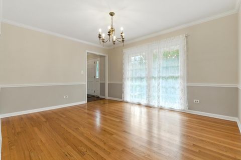 Tiny photo for 8 Royal Court, Lincolnshire, IL 60069 (MLS # 12422544)