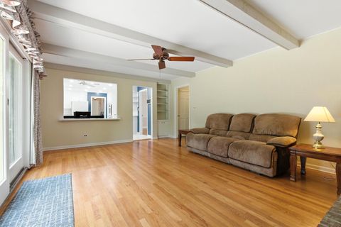 Tiny photo for 8 Royal Court, Lincolnshire, IL 60069 (MLS # 12422544)