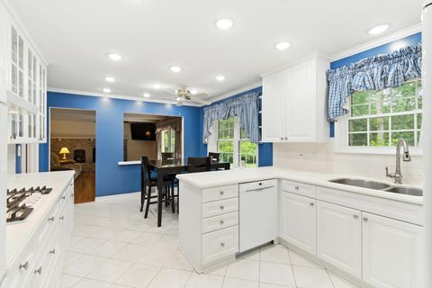 Tiny photo for 8 Royal Court, Lincolnshire, IL 60069 (MLS # 12422544)