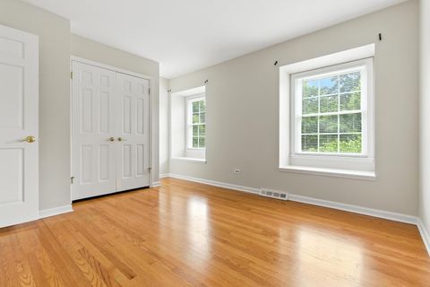 Tiny photo for 8 Royal Court, Lincolnshire, IL 60069 (MLS # 12422544)