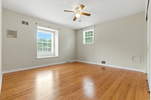 Tiny photo for 8 Royal Court, Lincolnshire, IL 60069 (MLS # 12422544)