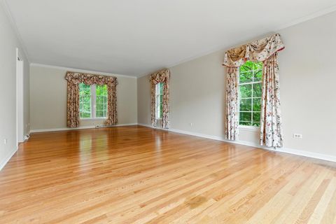Tiny photo for 8 Royal Court, Lincolnshire, IL 60069 (MLS # 12422544)
