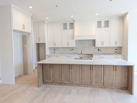 Tiny photo for 120 N Walnut Street, Elmhurst, IL 60126 (MLS # 12622340)