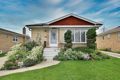 Photo of 4704 N NEWLAND Avenue, Harwood Heights, IL 60706 (MLS # 12764885)