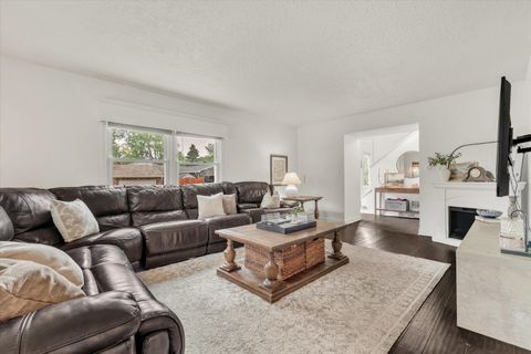Tiny photo for 4571 Sheridan Street, Davenport, IA 52806 (MLS # 12639401)