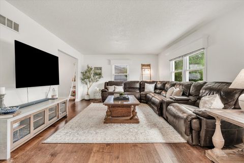 Tiny photo for 4571 Sheridan Street, Davenport, IA 52806 (MLS # 12639401)