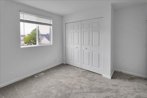 Tiny photo for 984 Four Seasons Boulevard, Aurora, IL 60504 (MLS # 12634781)