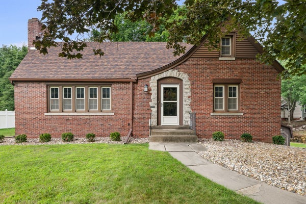 2601 12TH ST, MOLINE, IL 61265 - Image 03ff445e58458d115fa993bdee22cff4/129412923