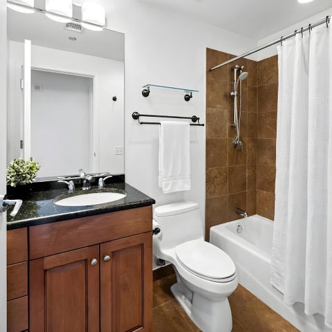 Tiny photo for 600 N Lake Shore Drive #4211, Chicago, IL 60611 (MLS # 12681108)